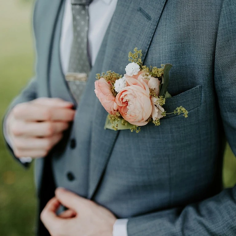 Comment choisir un costume de mariage pour homme de grande taille